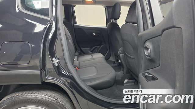 Jeep Renegade 2.4 Longitude 2021 — фото 12