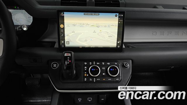 Land Rover Defender (L663) 110 D300 HSE 2023 — фото 14