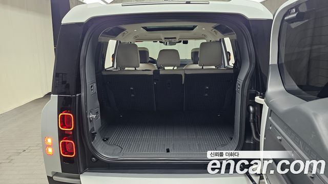 Land Rover Defender (L663) 110 D300 HSE 2023 — фото 20