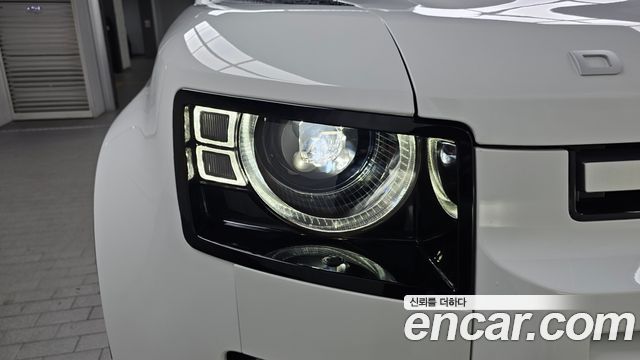 Land Rover Defender (L663) 110 D300 HSE 2023 — фото 22