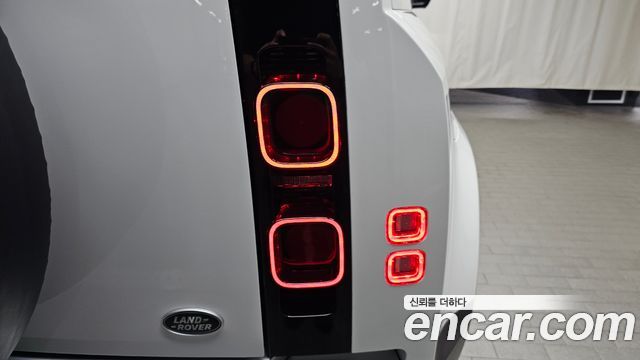 Land Rover Defender (L663) 110 D300 HSE 2023 — фото 23