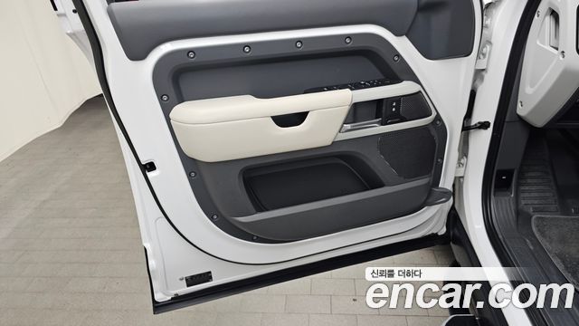 Land Rover Defender (L663) 110 D300 HSE 2023 — фото 24