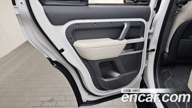 Land Rover Defender (L663) 110 D300 HSE 2023 — фото 25