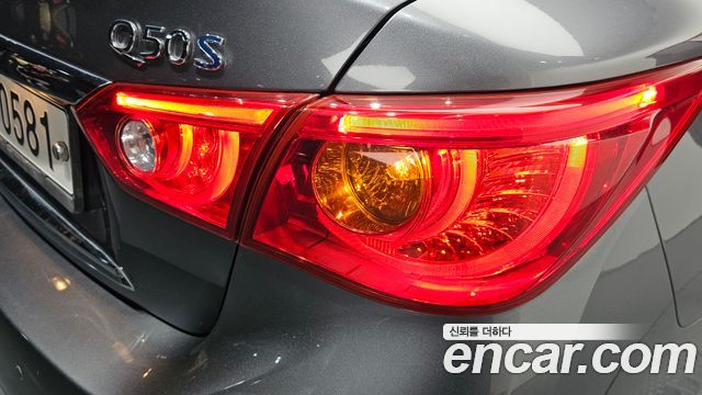 Infiniti Q50 3.5 Hybrid Essence 2015 — фото 23