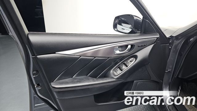 Infiniti Q50 3.5 Hybrid Essence 2015 — фото 24