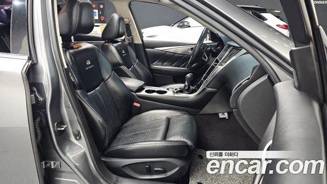 Infiniti Q50 3.5 Hybrid Essence 2015 — фото 26