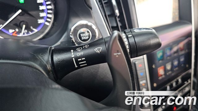 Infiniti Q50 3.5 Hybrid Essence 2015 — фото 29