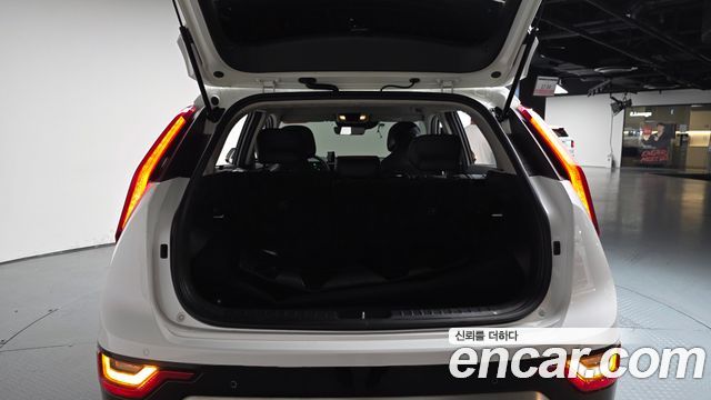 Kia Niro Prestige 2022 — фото 17