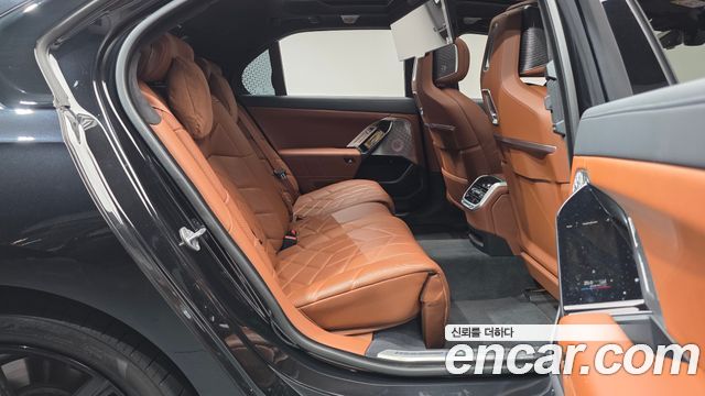 BMW i7 (G70) xDrive 60 M sport 2024 — фото 11