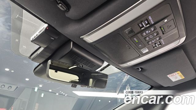Toyota Alphard (IV) 2.5 HEV Executive AWD 2024 — фото 18
