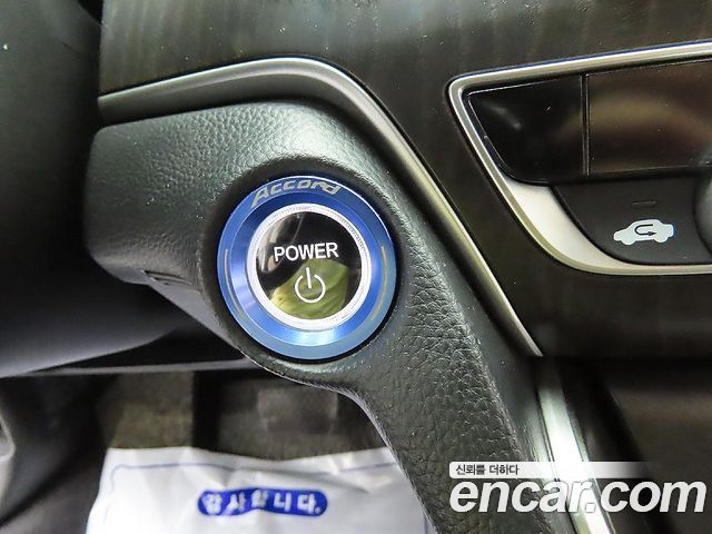 Honda Accord (X) 2.0 Hybrid Touring 2019 — фото 17