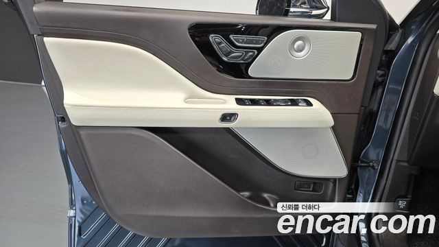 Lincoln Aviator (II) 3.0 Black Label AWD 2022 — фото 24