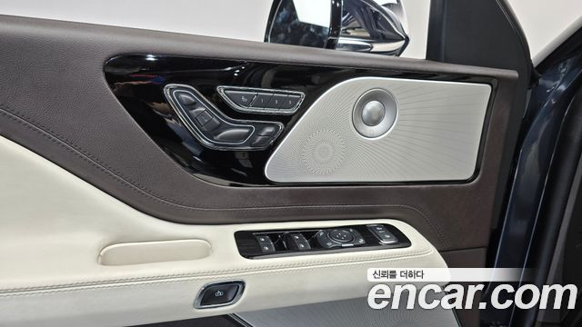 Lincoln Aviator (II) 3.0 Black Label AWD 2022 — фото 31