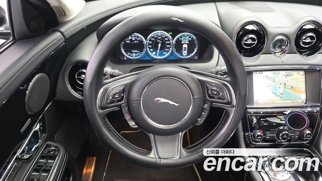 Jaguar XJ 3.0D Premium Luxury SWB X351 2014 — фото 13