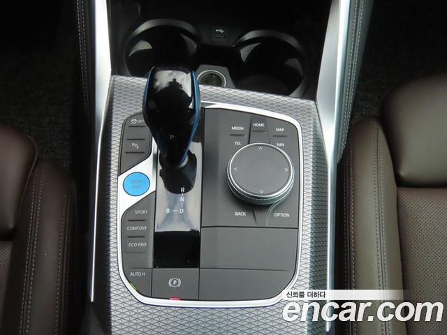 BMW i4 eDrive40 M Sports Pro 2023 — фото 17