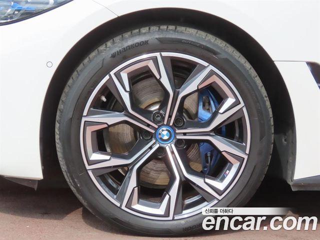 BMW i4 eDrive40 M Sports Pro 2023 — фото 24