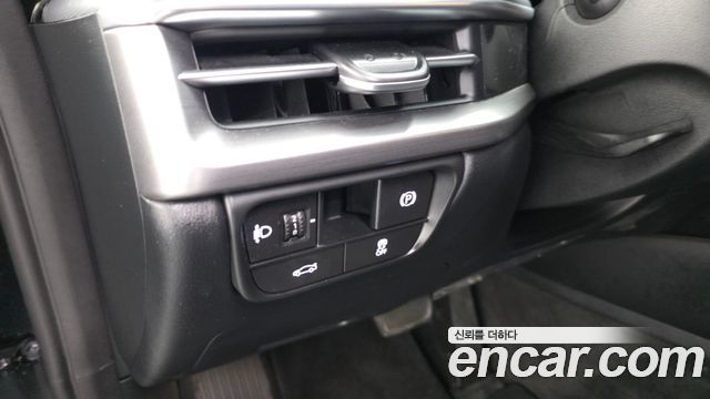 Hyundai Grandeur (GN7) 2,5 Gasoline 2WD Premium 2023 — фото 17