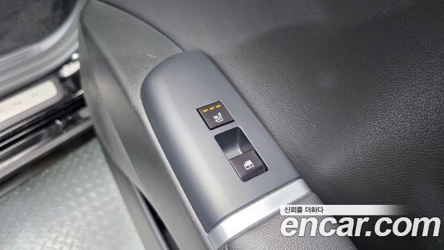 Hyundai Grandeur (GN7) 2,5 Gasoline 2WD Premium 2023 — фото 19