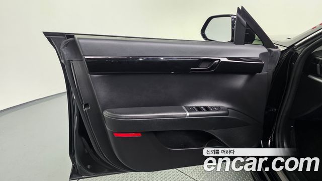 Hyundai Grandeur (GN7) 2,5 Gasoline 2WD Premium 2023 — фото 24