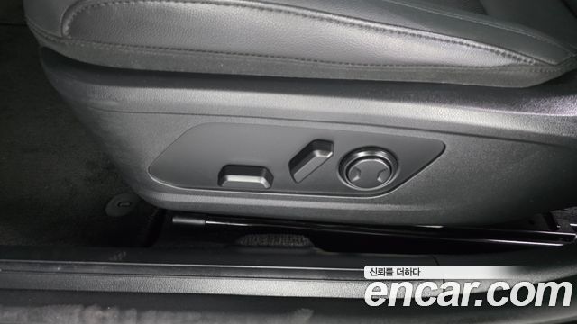 Hyundai Grandeur (GN7) 2,5 Gasoline 2WD Premium 2023 — фото 31