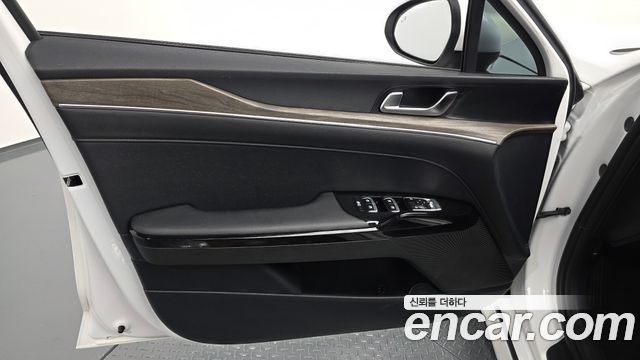 Kia K5 (III) 2.0 Noblesse 2022 — фото 24