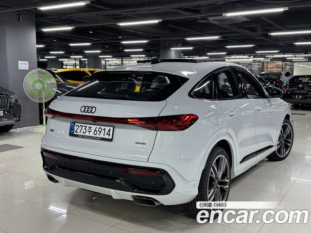 Audi Q5 (80A) 45 TFSI Quattro Sportback S Line Black Edition 2025 — фото 3