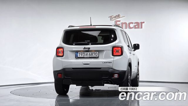Jeep Renegade 1.3 Limited 2022 — фото 4