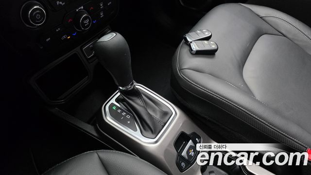 Jeep Renegade 1.3 Limited 2022 — фото 9