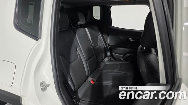 Jeep Renegade 1.3 Limited 2022 — фото 15