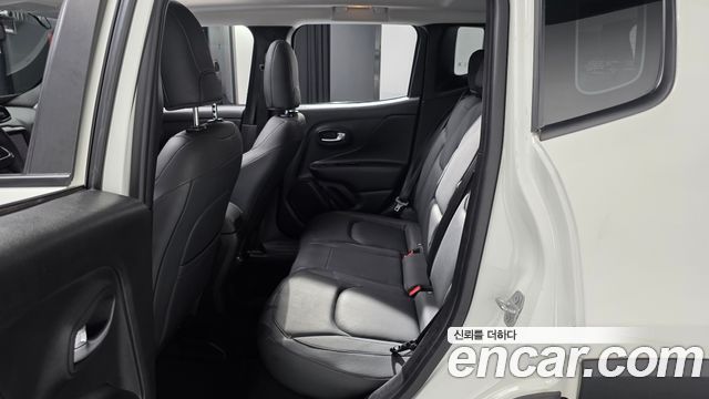 Jeep Renegade 1.3 Limited 2022 — фото 16
