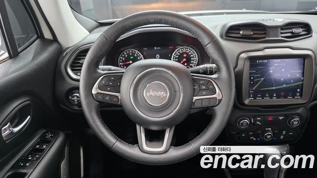 Jeep Renegade 1.3 Limited 2022 — фото 17