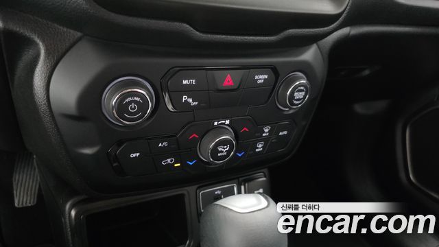Jeep Renegade 1.3 Limited 2022 — фото 24
