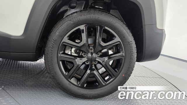 Jeep Renegade 1.3 Limited 2022 — фото 27