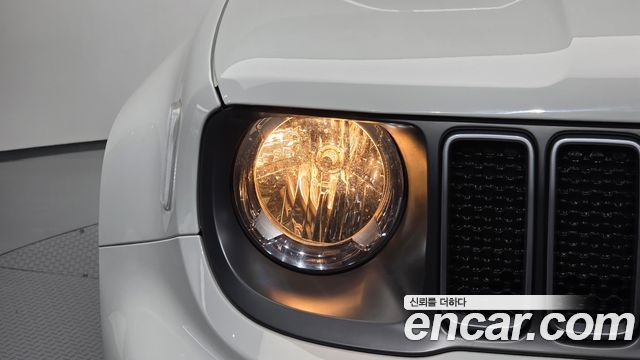 Jeep Renegade 1.3 Limited 2022 — фото 28