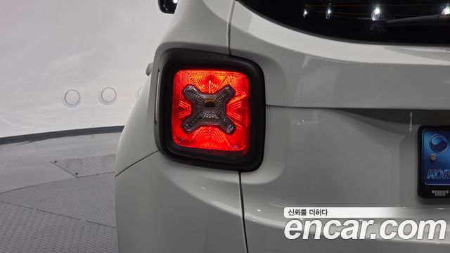 Jeep Renegade 1.3 Limited 2022 — фото 29