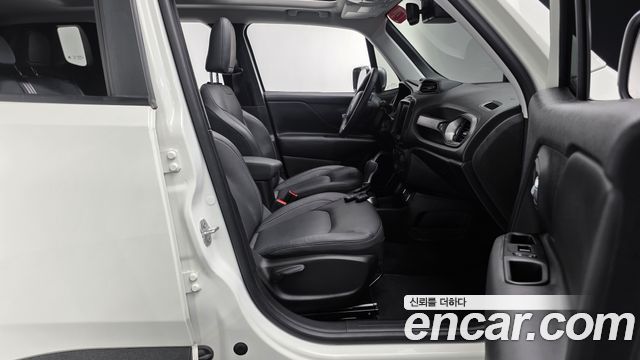 Jeep Renegade 1.3 Limited 2022 — фото 32