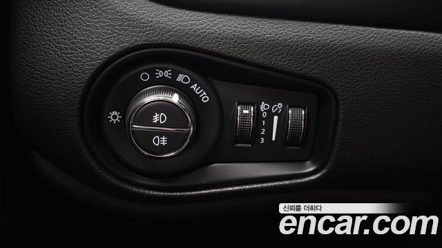 Jeep Renegade 1.3 Limited 2022 — фото 33