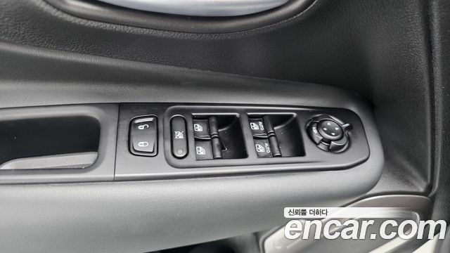 Jeep Renegade 1.3 Limited 2022 — фото 35