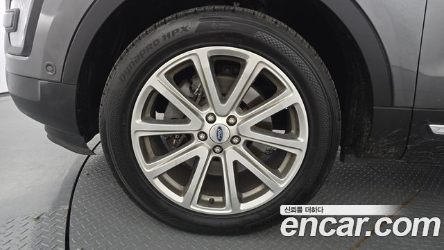 Ford Explorer 2.3 Limited 4WD 5th 2017 — фото 5