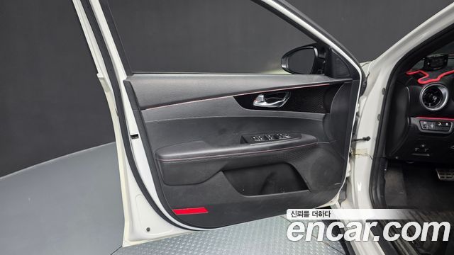 Kia K3 (II) 1.6 Turbo GT 5Door Signature 2022 — фото 24