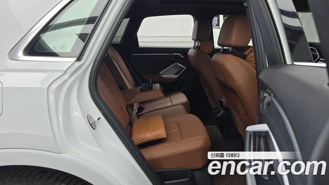 Audi Q3 (F3) 35 TDI Quattro Premium 2023 — фото 11