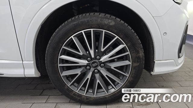 Audi Q3 (F3) 35 TDI Quattro Premium 2023 — фото 21
