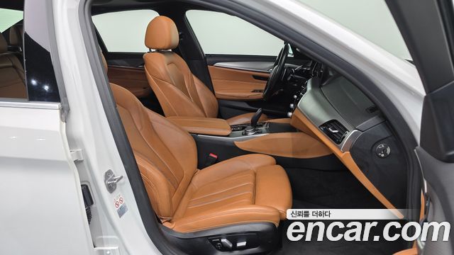 BMW 5 Series (G30) 520d xDrive M Sport Package 2018 — фото 11