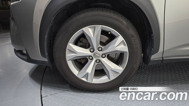 Lexus NX300h Executive 2015 — фото 5