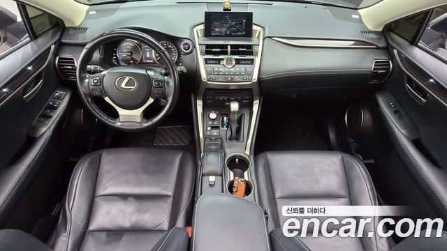 Lexus NX300h Executive 2015 — фото 7