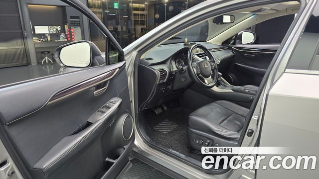 Lexus NX300h Executive 2015 — фото 10