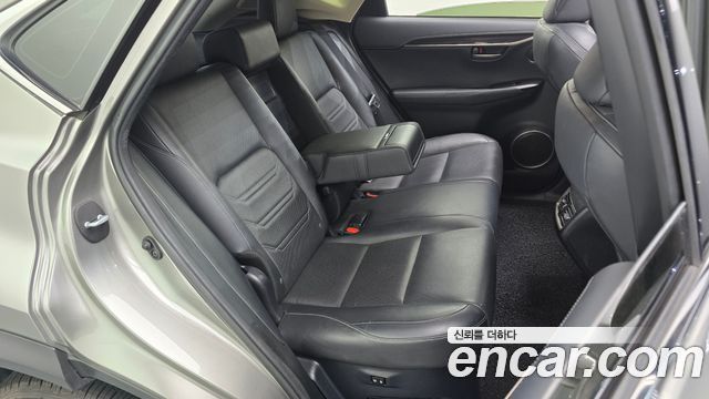 Lexus NX300h Executive 2015 — фото 11