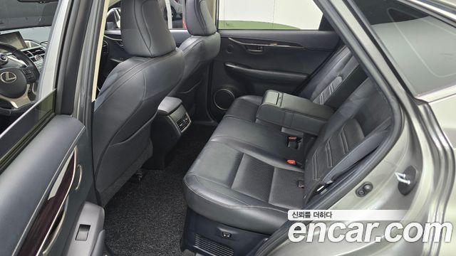 Lexus NX300h Executive 2015 — фото 12