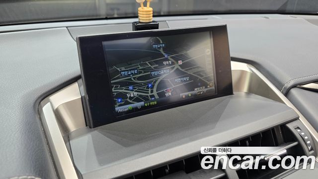 Lexus NX300h Executive 2015 — фото 14