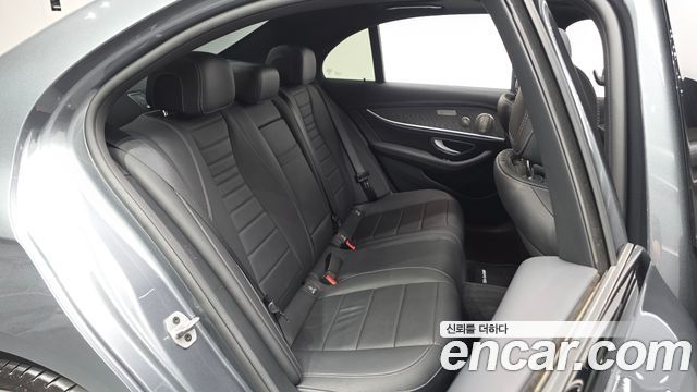 Mercedes-Benz E-Class (W213) E350 4MATIC AMG Line 2023 — фото 11